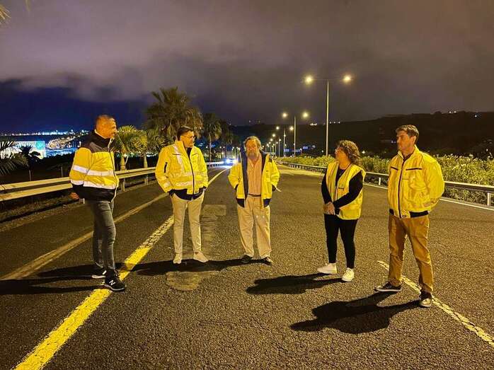 Asfaltado de la vía/TA.